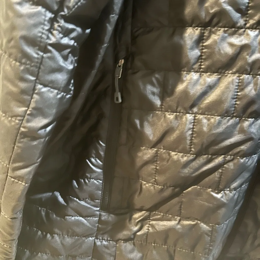 Patagonia Women's Black Puffer Jacket - Image 4