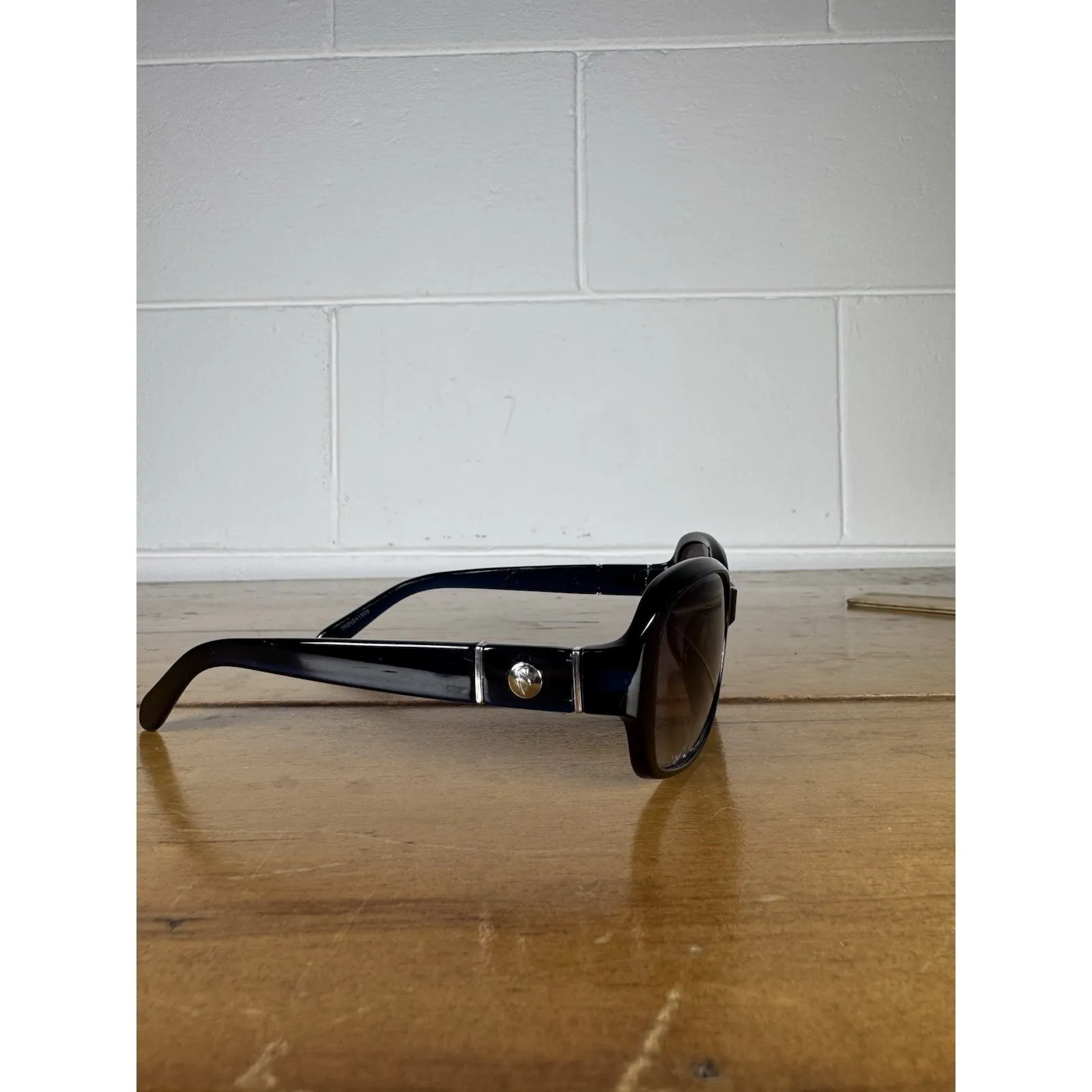 Simply Vera Vera Wang Navy Blue Sunglasses Silver Logo Gradient Lens - Image 12