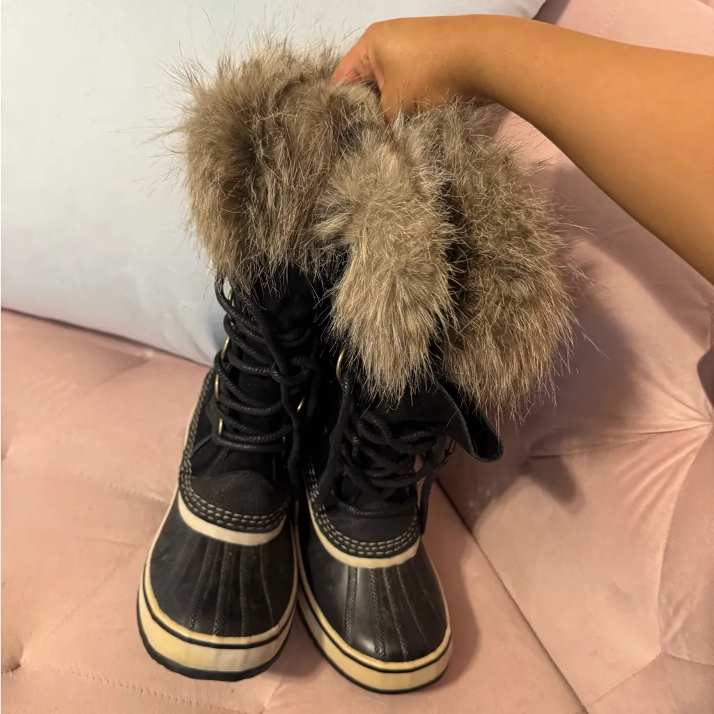 Sorel waterproof outdoor snow boots with fur detail size US 7 - Image 8
