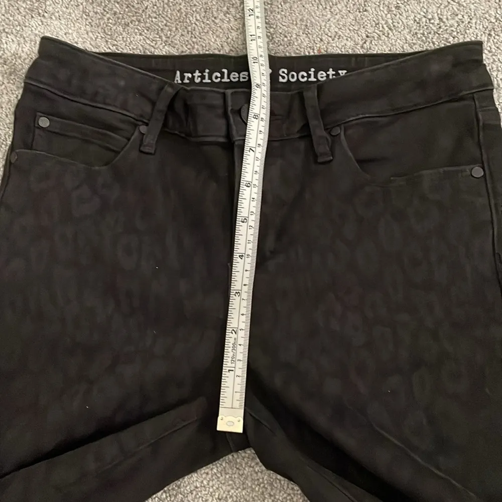 | leopard jeans size 26 waist - Image 7