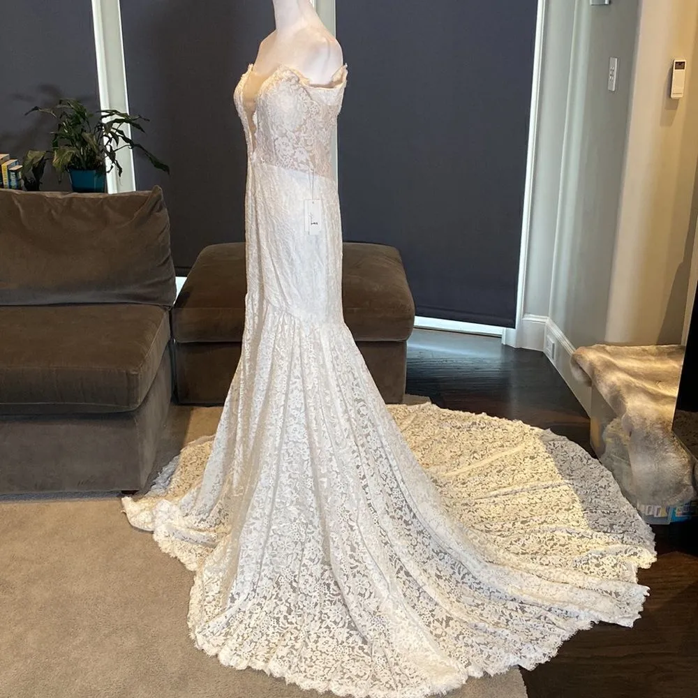 Women’s Lace Wedding Dress Mermaid Fit with Train Size 8 NWT - Image 5