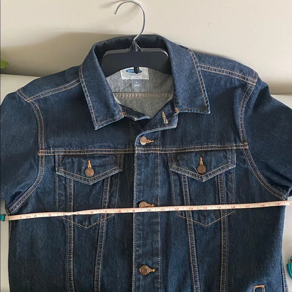 Women’s Old Navy Indigo Denim jean Jacket like new size Medium dark wash - Image 6