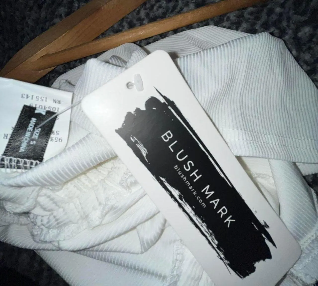 white shirt sleeve shirt - Image 3