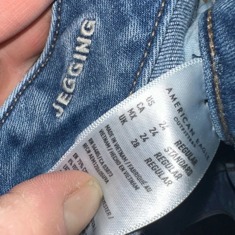 American Eagle distressed stretchy relaxed sz 24 jeggings - Image 2