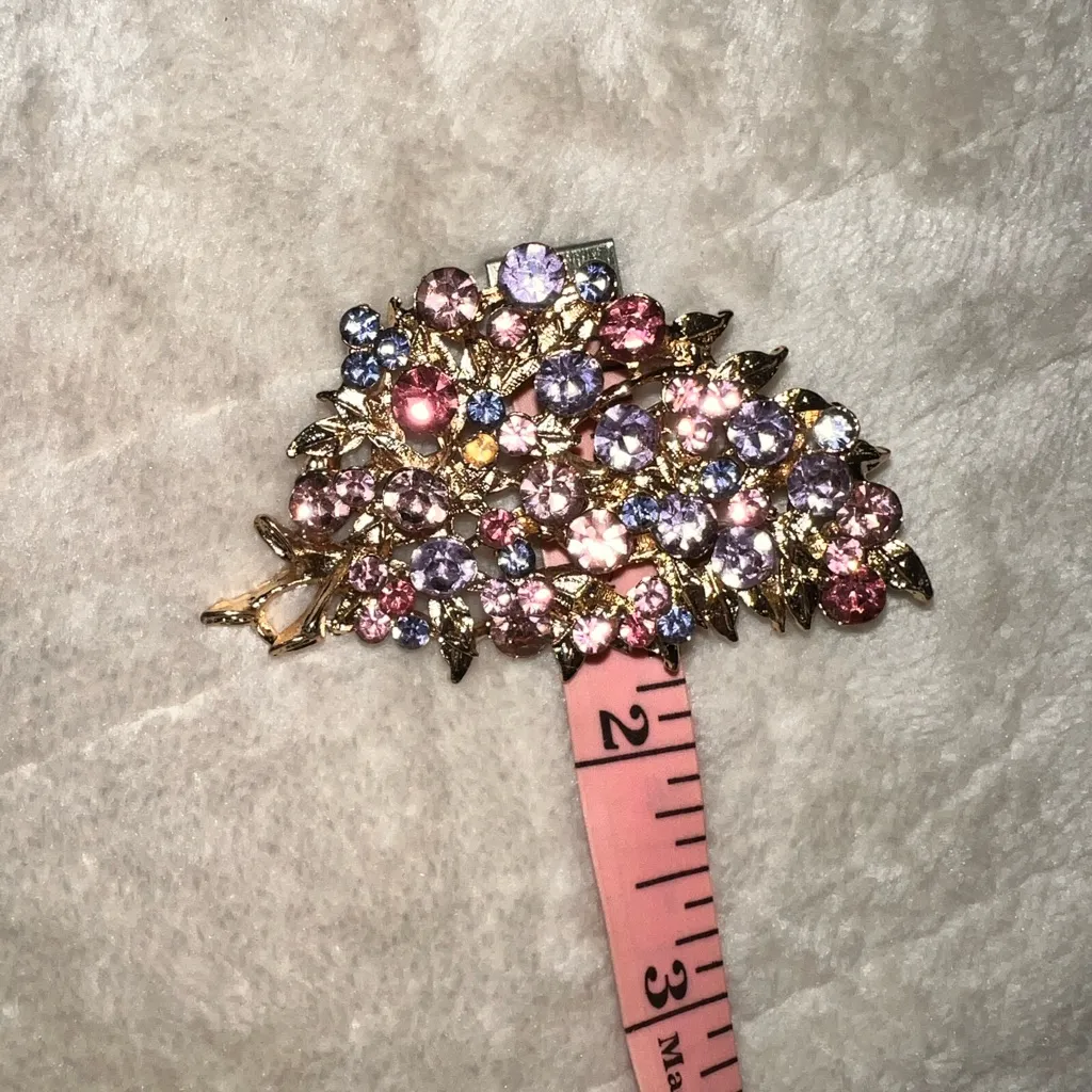Elegant Gold and Multicolor Crystal Brooch - Image 4