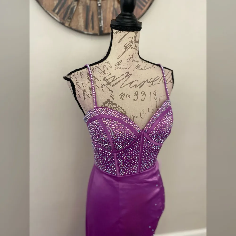 Sparkly mermaid purple prom dress Size 4 - Image 3