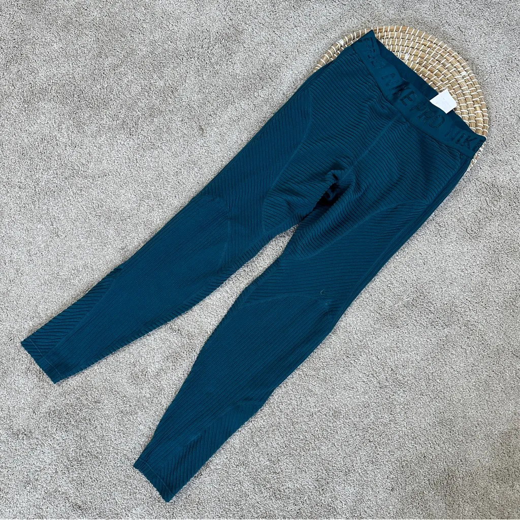 Nike Pro Hyperwarm Women’s Velour Tight Legging BV5562-347 in Midnight Teal M - Image 3