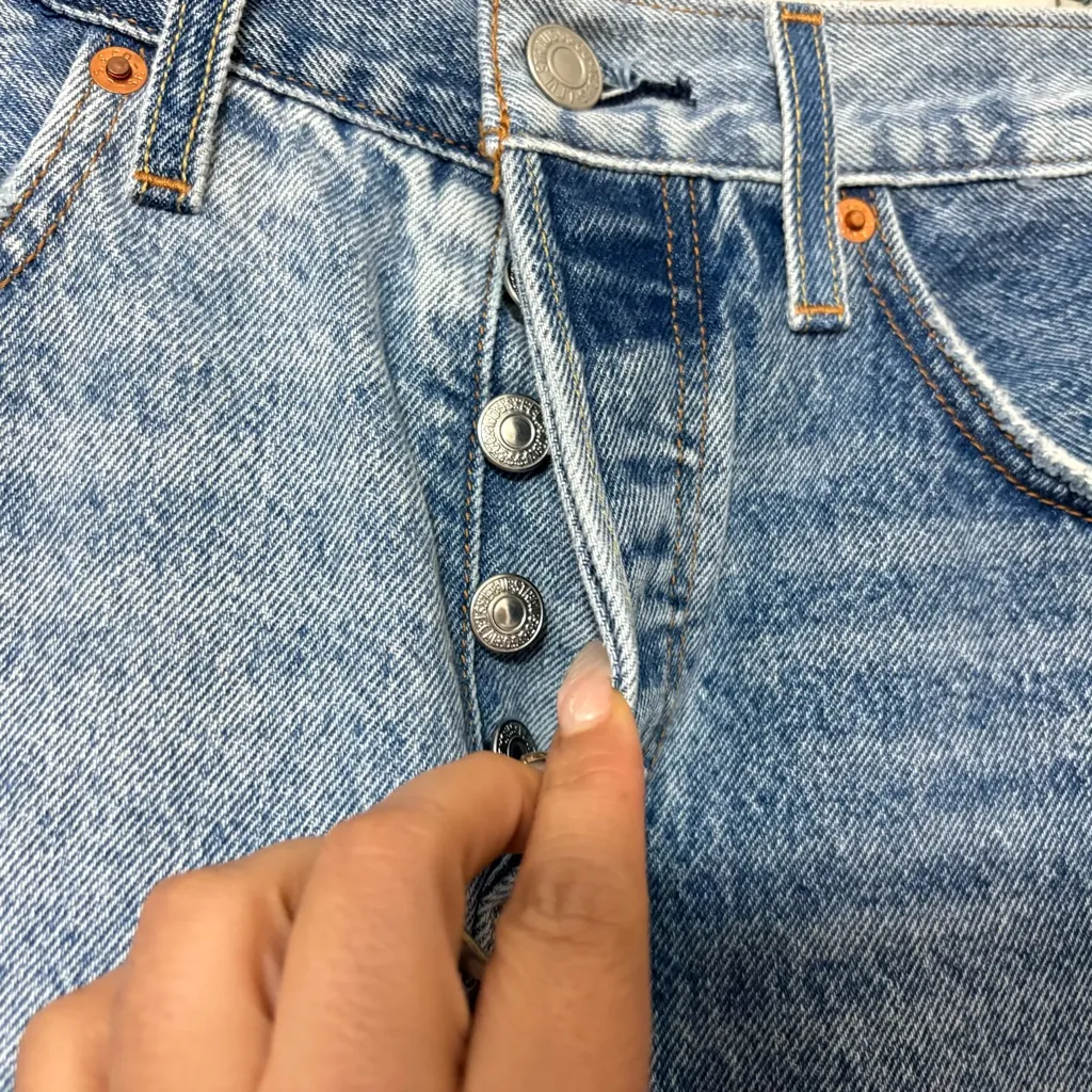 Levi’s 501 Two-Tone Women’s Jeans Size 24 100% Cotton Straight Leg Distressed - Image 4