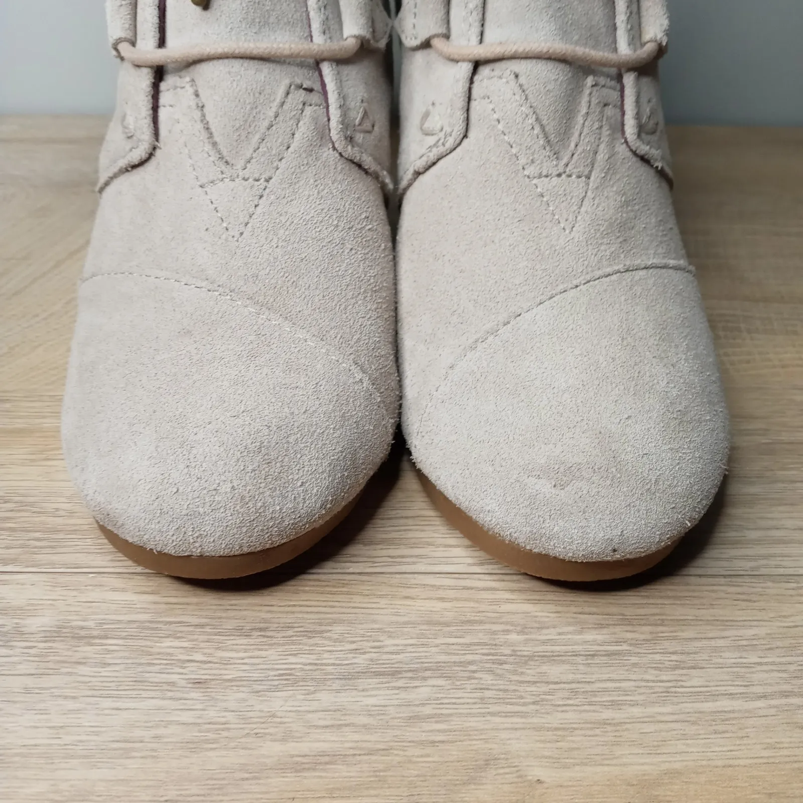 TOMS Ankle Booties Beige Suede‎ Leather Lace Up Wedge Neutral Womens Size 8M - Image 4