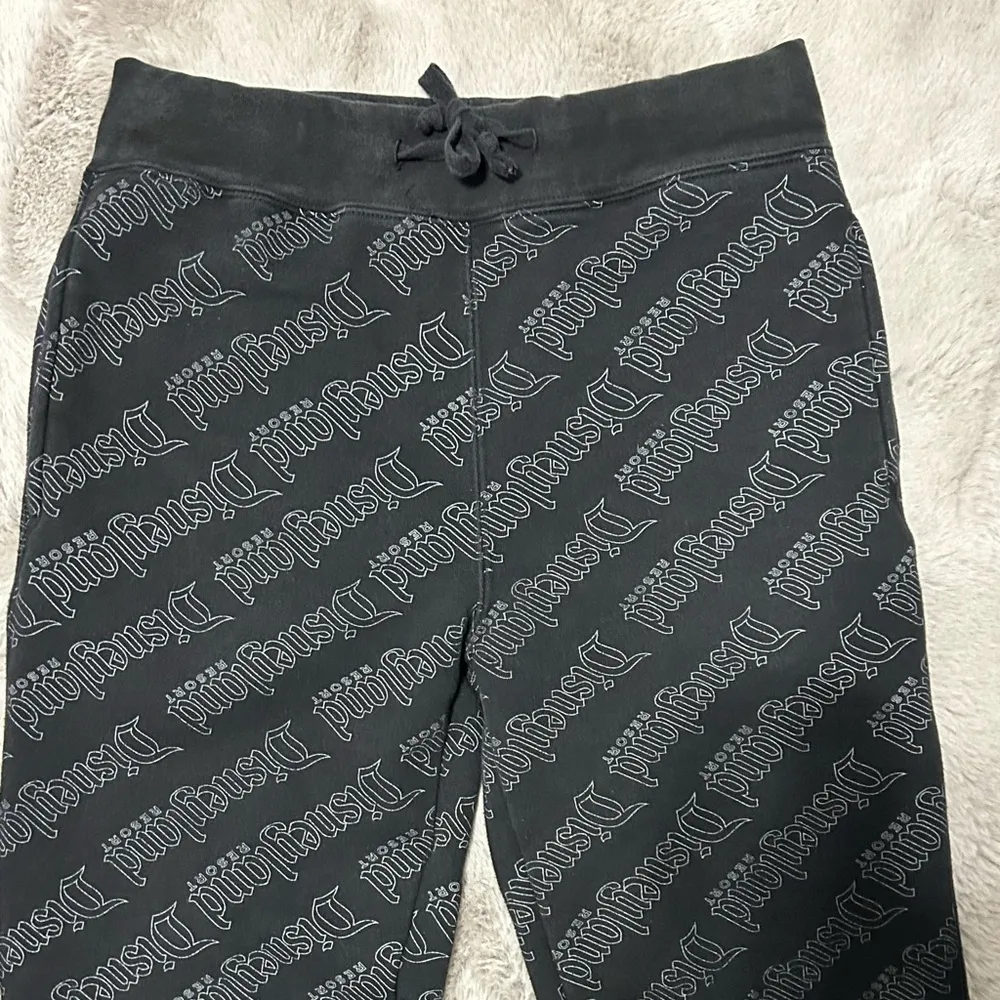 Disneyland Print Sweatpants - M - Image 3