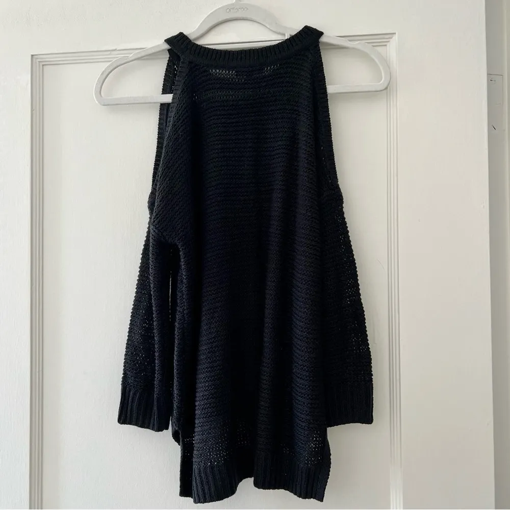 ⭐Express Black Cold Shoulder Cutout Crewneck Ribbed Knit Sweater Size XSmall NWT - Image 7