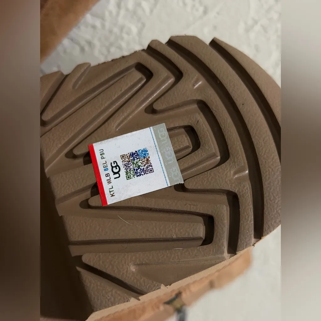 UGG women’s Classic Twin Seam New Heights Boots size 9 new no box - Image 3