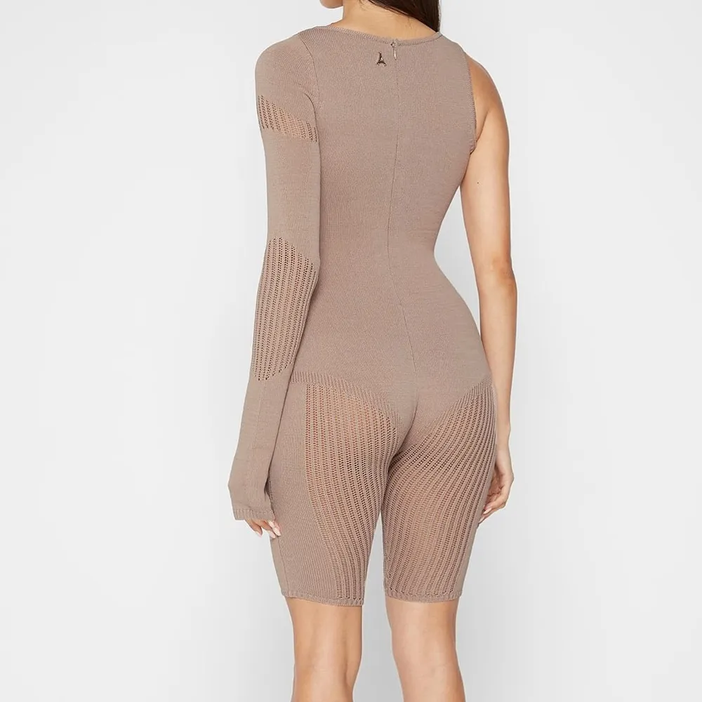 NWT maniere de voir knitted contour one sleeve playsuit romper in taupe XS - Image 4