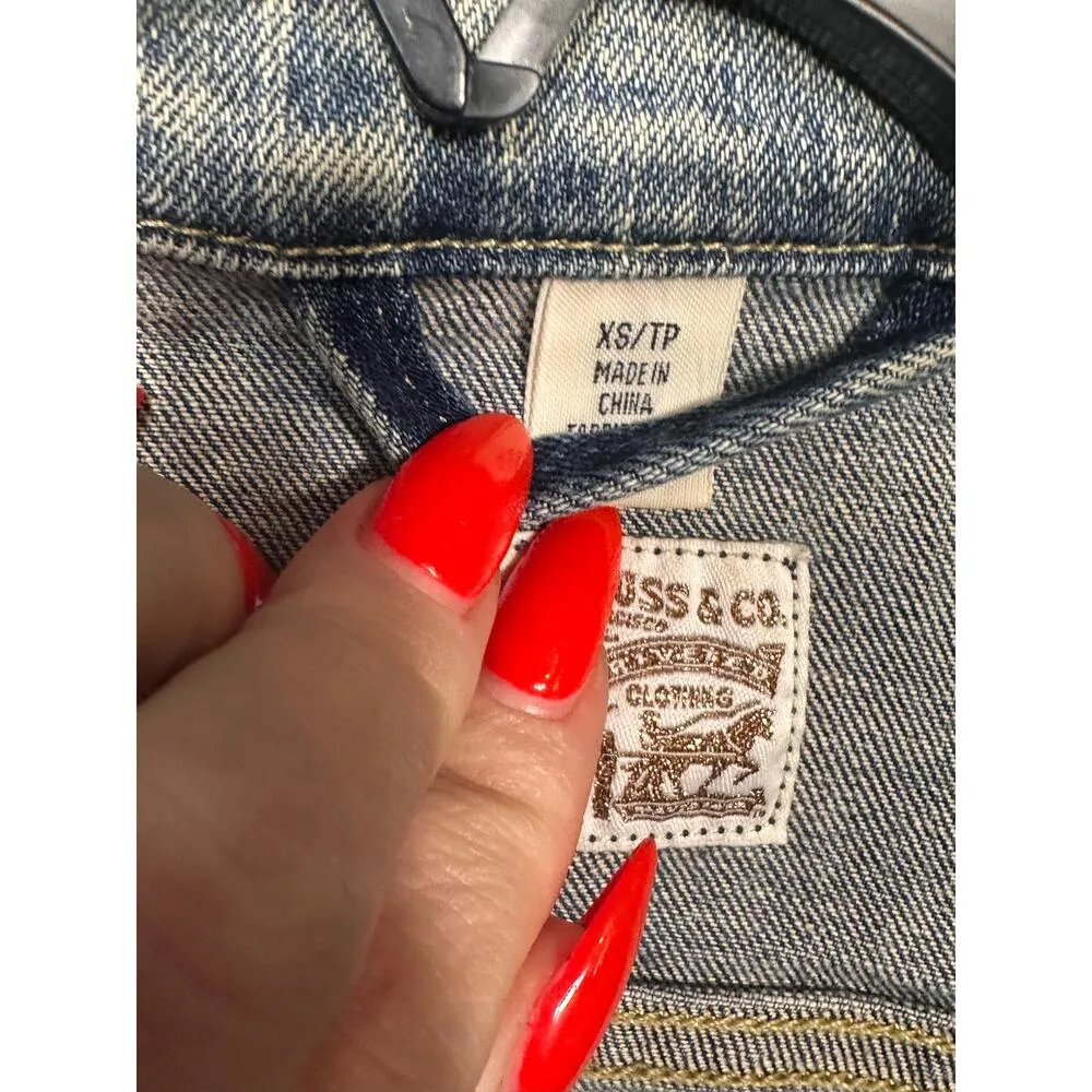 Levi’s XS Light Wash Distressed Denim Trucker Jacket Blue - Image 5