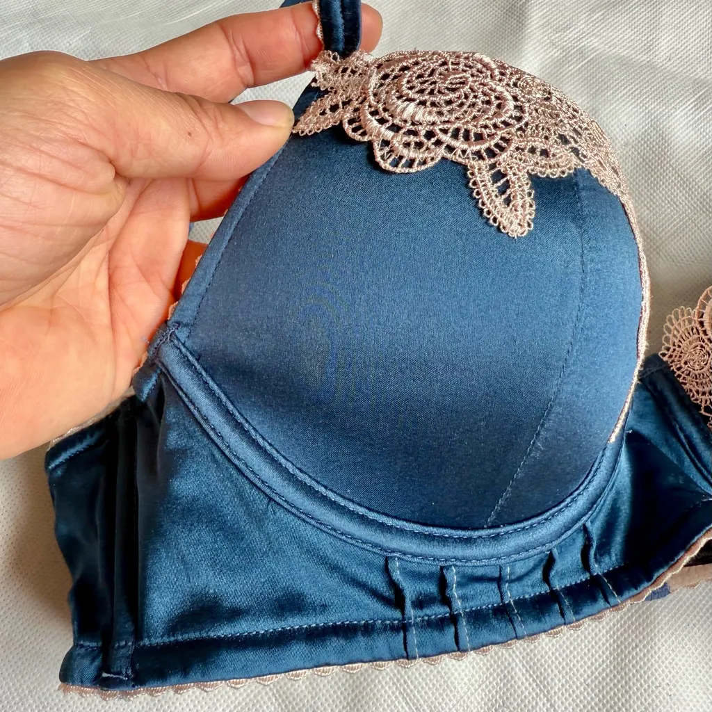 NWOT Elle MacPherson Intimates $105 Blue Silk Demi Bra w/ Lace Trim, Size 34A - Image 4