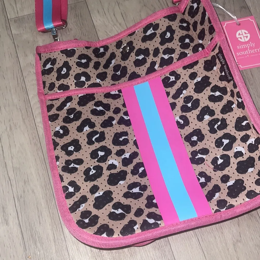 Simply southern NWT neoprene mesh sports bag crossbody pink leopard - Image 2