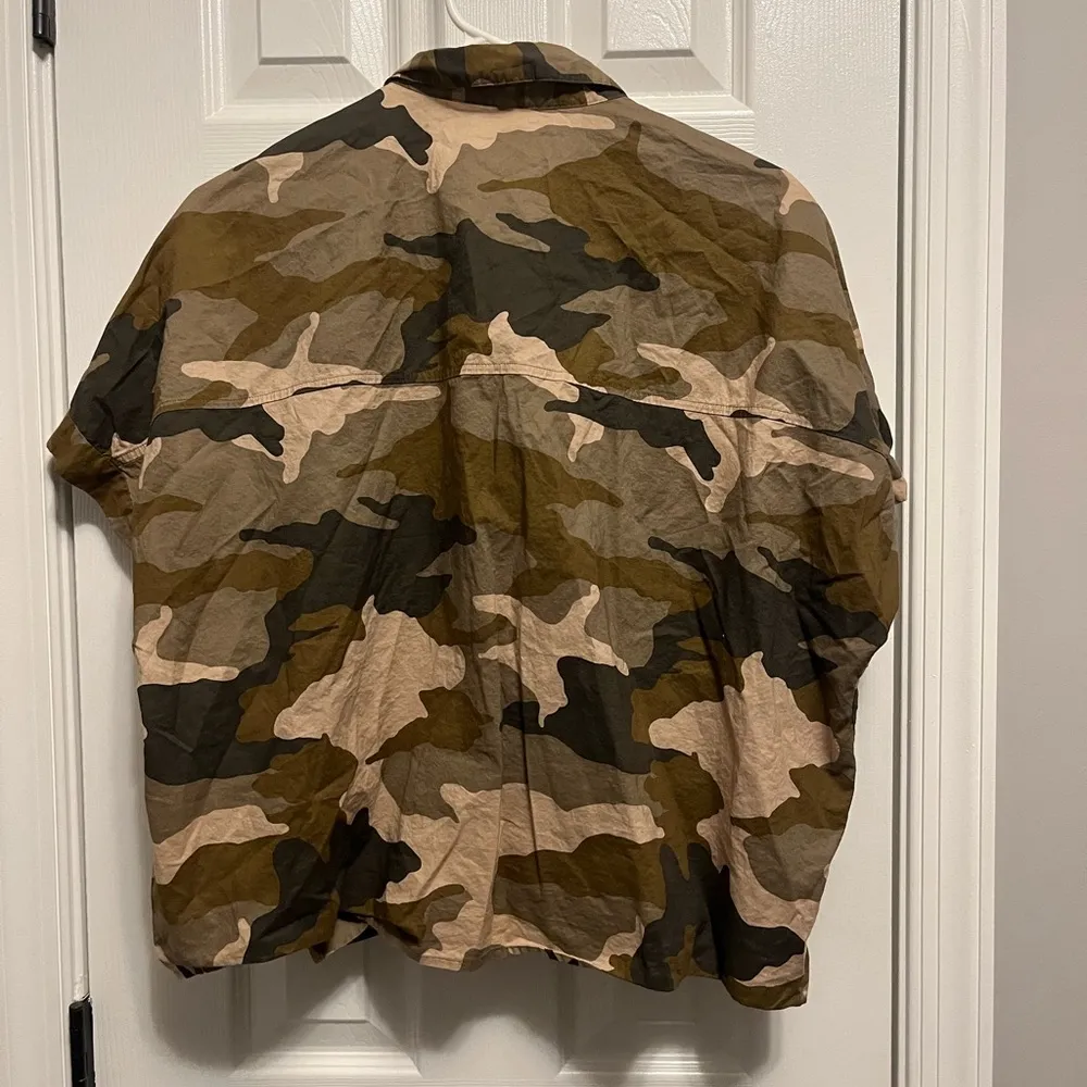 Madewell Short Sleeve Tie Front Boxy Shirt in Cottontail Camo Women Size L - Image 6