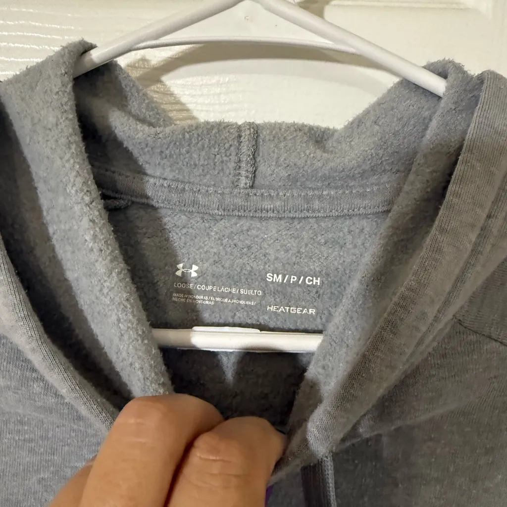 Under Armour Gray Sweatshirt Hoodie Sz S - Image 3