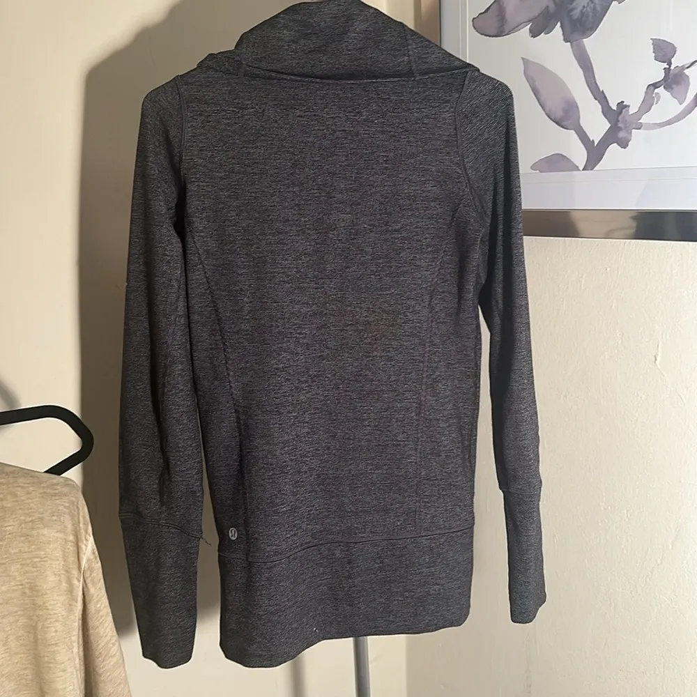 Lululemon In Stride Jacket
Coal Wee Stripe / Coal Size 4 - Image 14