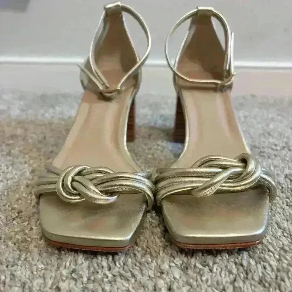 J.McLaughlin Fiala Leather Sandal in Champagne Gold Metallic Leather Size 6 - Image 4