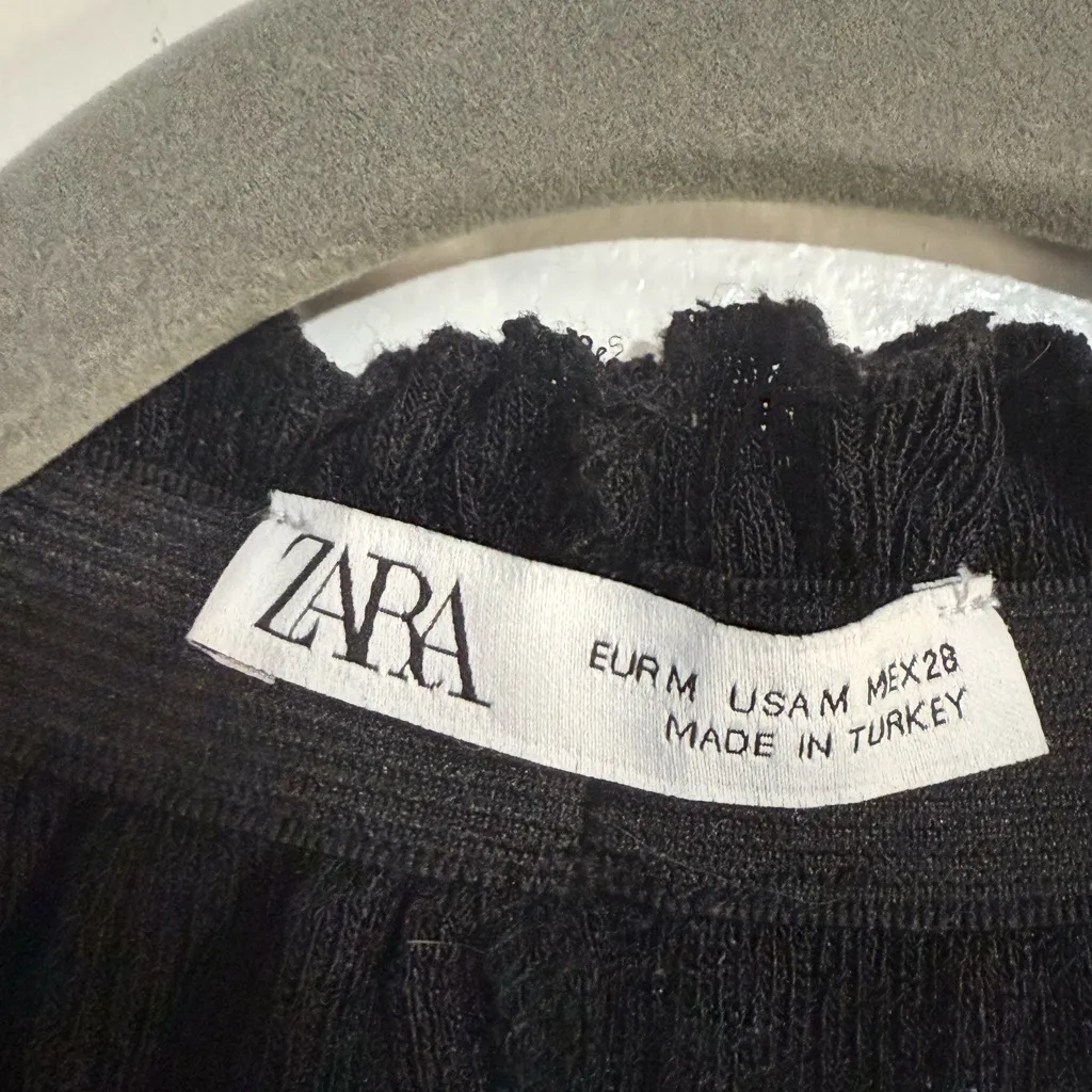 🖤 ZARA Black Sleeveless High Collar Blouse w/ Fringe Hem – Size M - Image 4