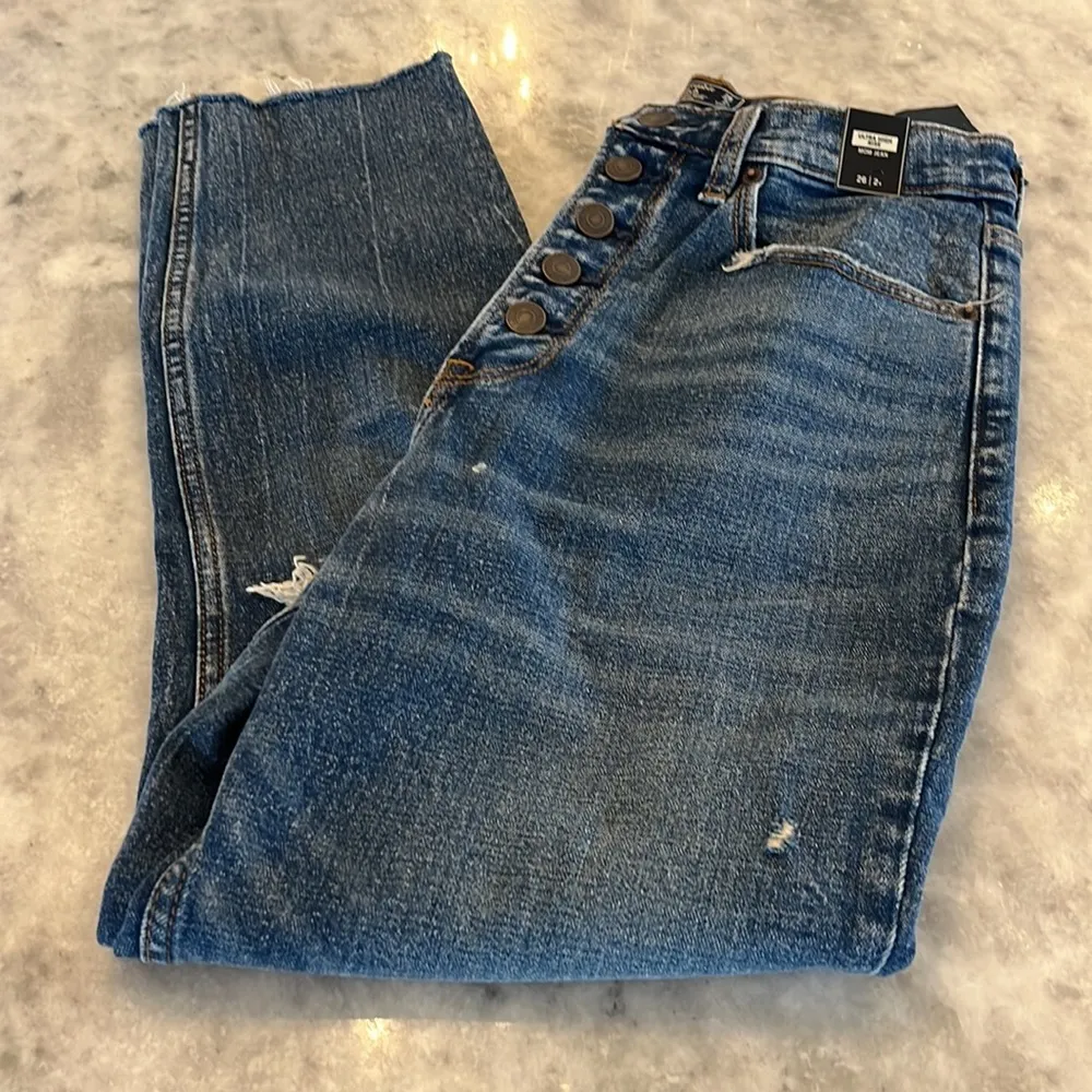 Abercrombie Ultra High Rise Mom Jean - Image 8