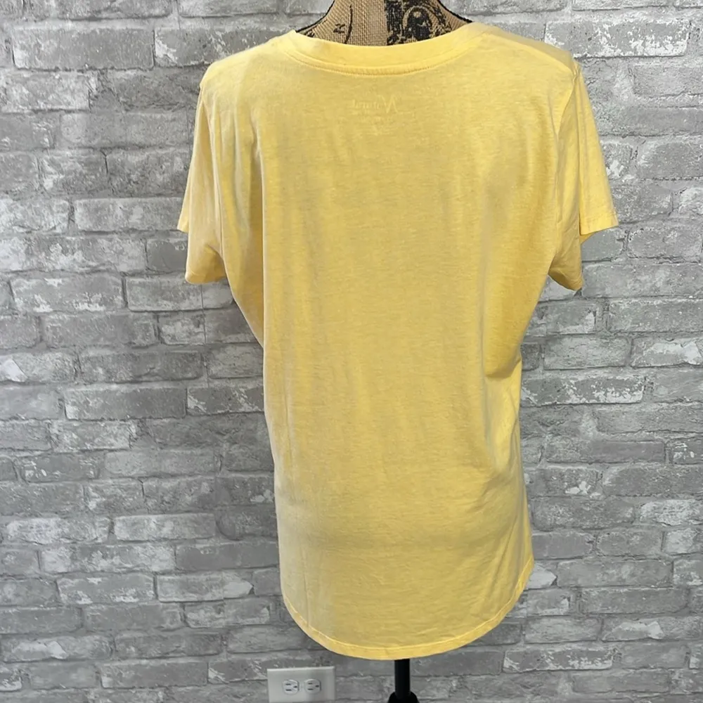 Naturals Reflection One Pocket Vneck Tee - Image 4