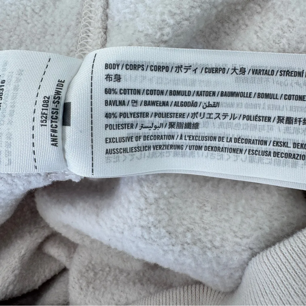 Abercrombie Tonal Embroidery Crew Neck Sweatshirt Small Cream - Image 11