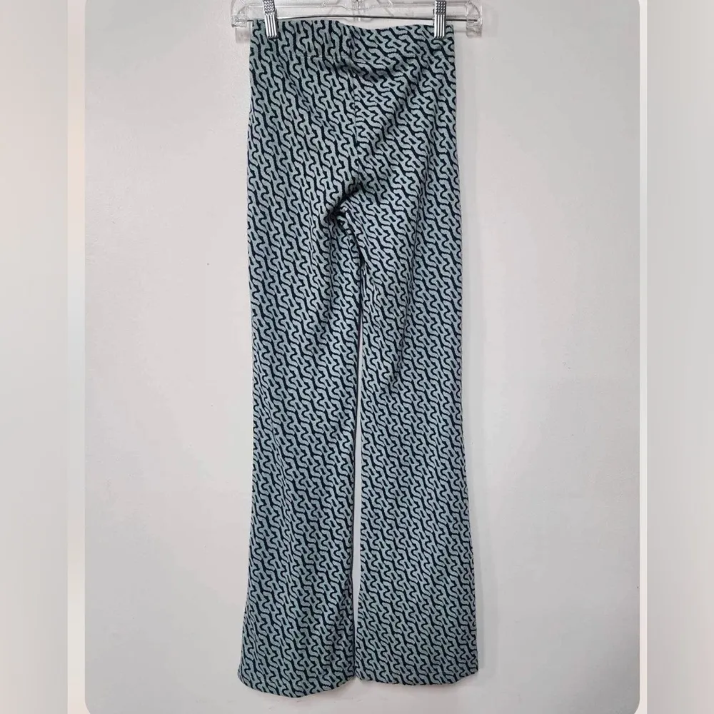 Urban Outfitters Boho Flared Patterned Pants Size XS. B20 - Image 4