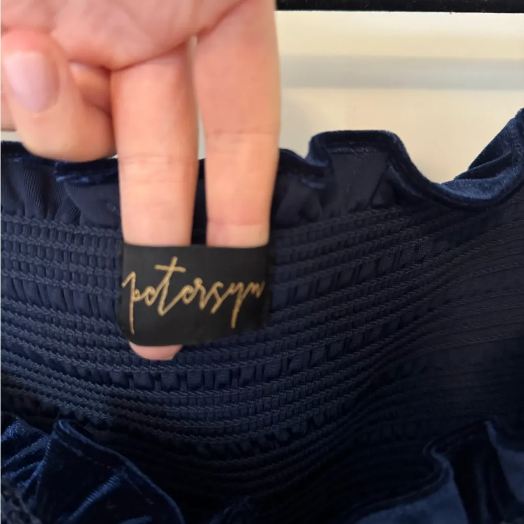 Revolve Petersyn Velvet Navy Off - Image 3