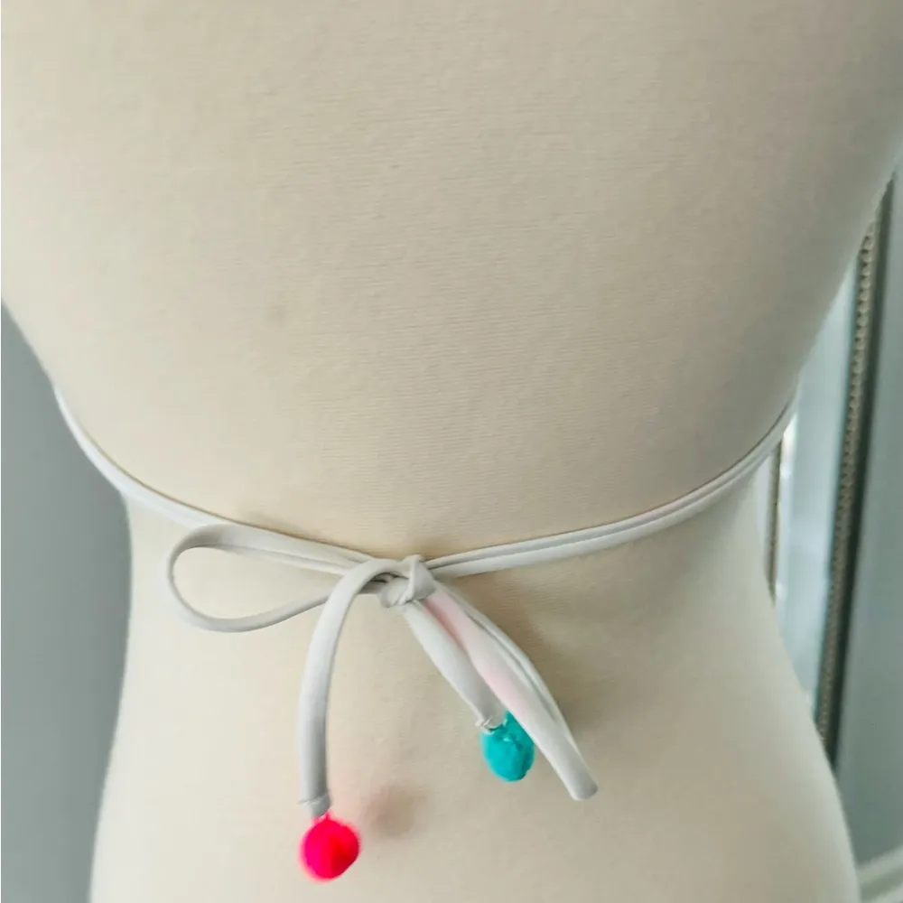 WHITE MACRAME TRIANGLE BIKINI TOP - Image 6