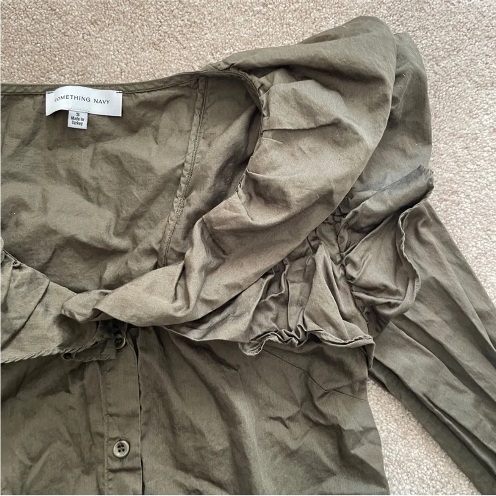 Something Navy  Bailey Ruffled Top - Image 6