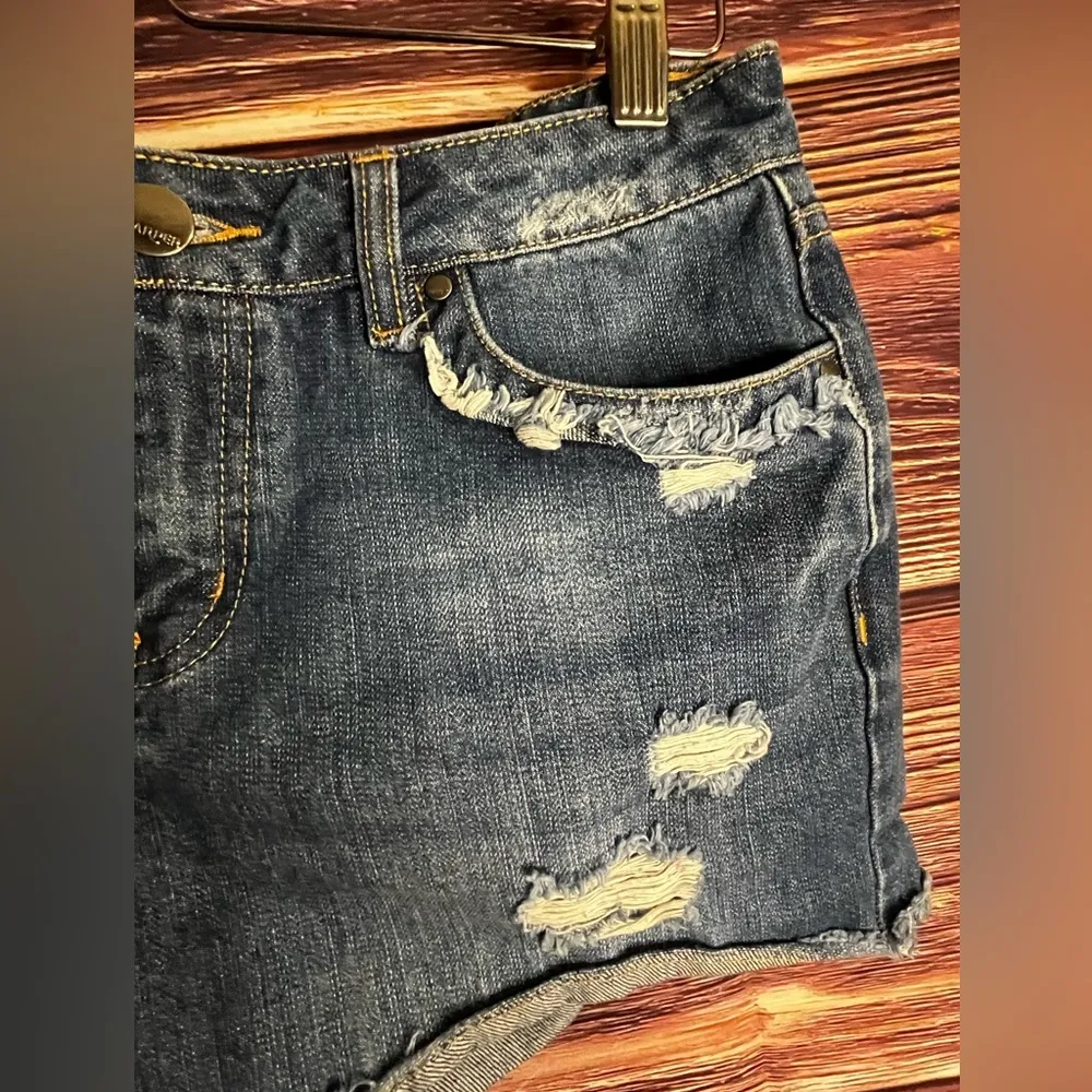 Harper  Jean Shorts. Size 28. - Image 8