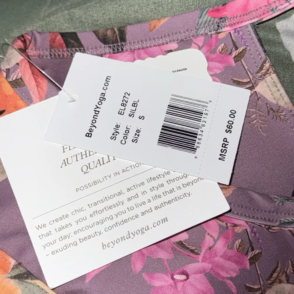 NWT Beyond Yoga Luxe Floral Print T-Back Sports Bra Small - Image 3