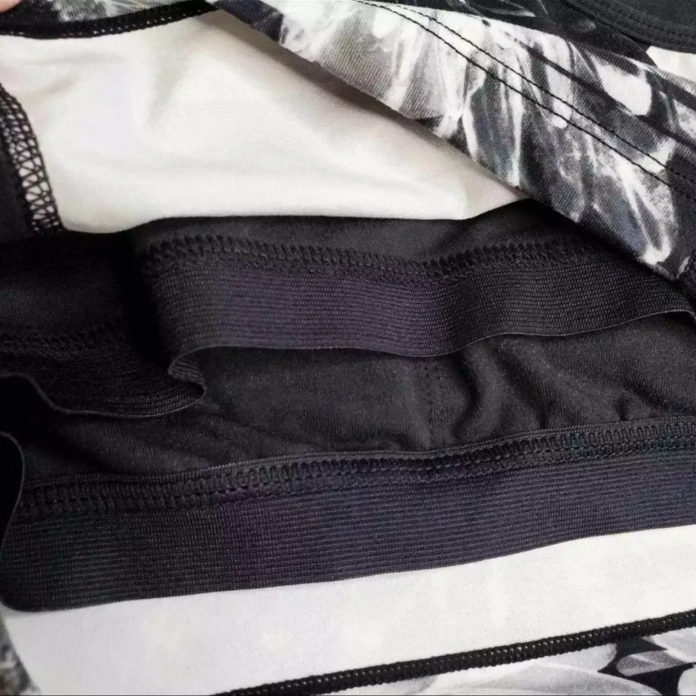 Betsey Johnson Performance Sports Bra Crop Top Black Grey Floral Stripe Size XS - Image 5