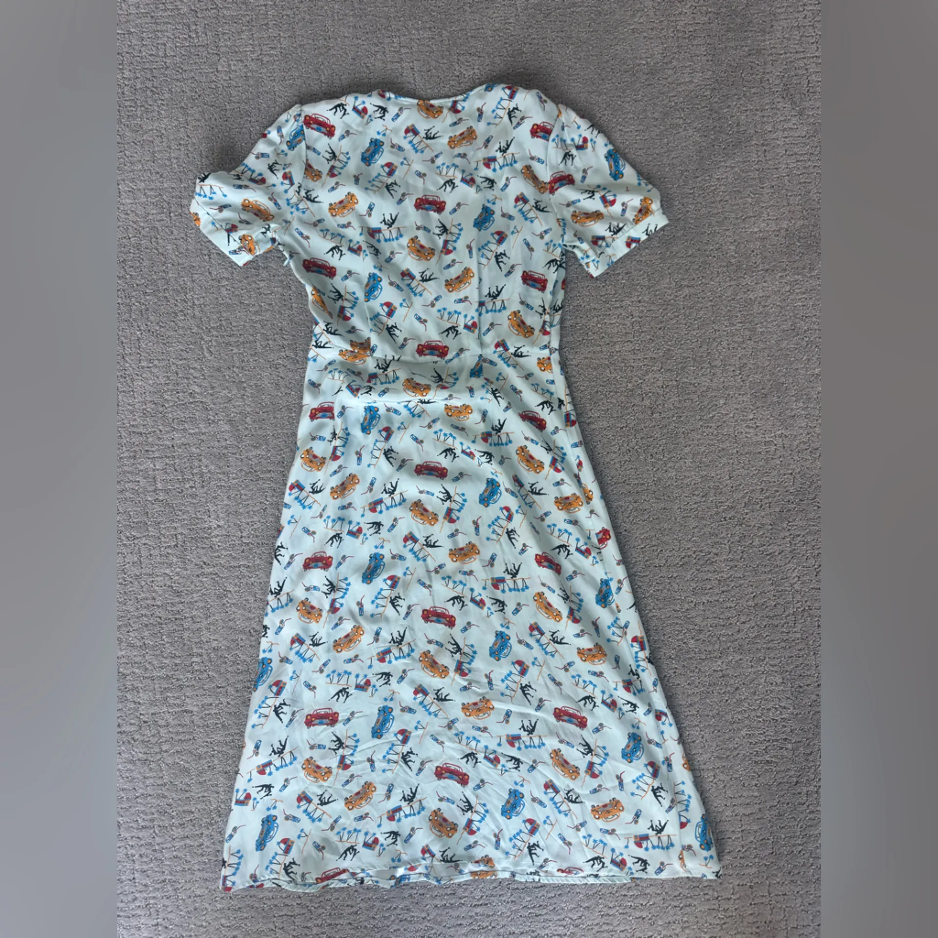 HVN light blue NYC print silk midi dress Size 2 - Image 5