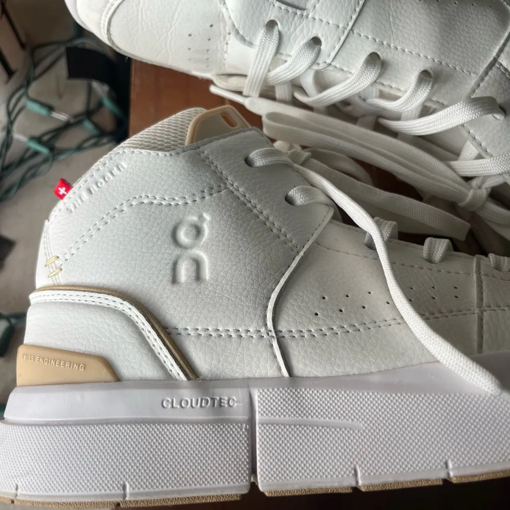 On The Roger Clubhouse Mid Sneaker White Size 8.5 - Image 4