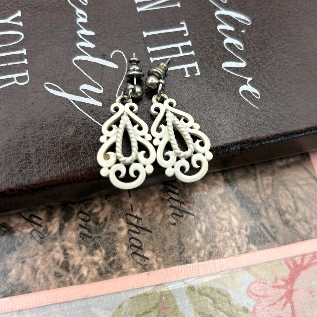 Vintage Filigree Scroll Earrings Ivory Cream Drop Boho Festival White - Image 2