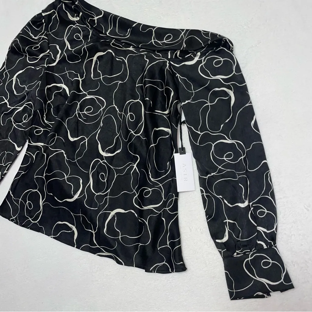 NWT ASTR Asymmetrical One Shoulder Abstract Patterned Blouse size Medium - Image 3