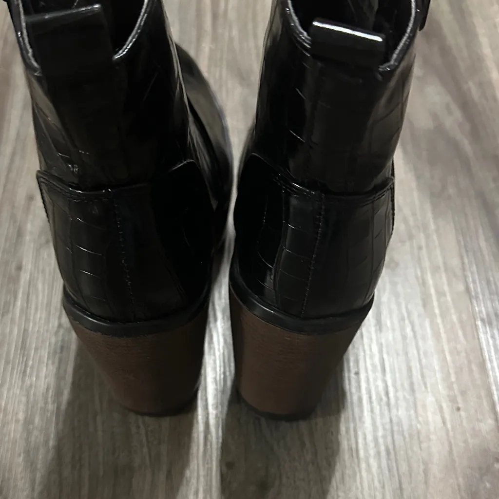 Chic Black and Brown Ankle Boots Size 9 - Image 4