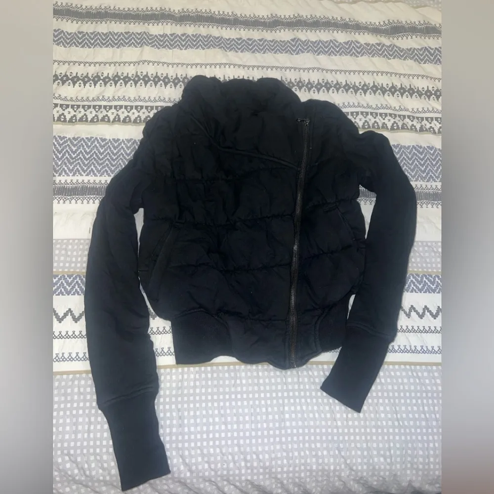 RARE Lululemon Rejuvenate Jacket Sz 4 - Image 2