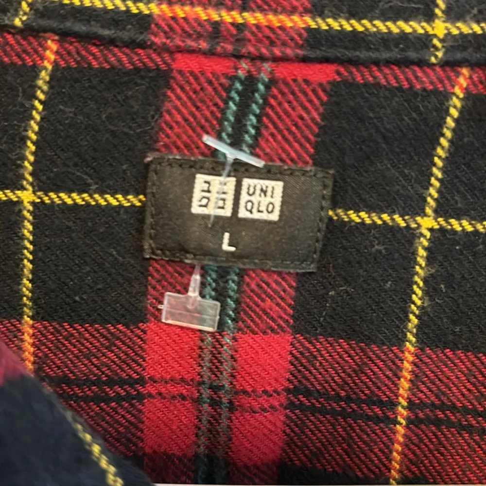 UNIQLO RED AND BLUE GOLD FLANNEL SHIRT L/S SIZE LARGE ONE FRONT POCKET - Image 3