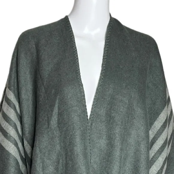 BB Dakota Reversible Poncho Gray Striped‎ Blanket Wrap Cozy Boho - Image 7