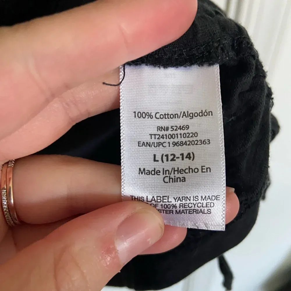 EUC |‎ Time & Tru women’s black cinched side top — large - Image 4