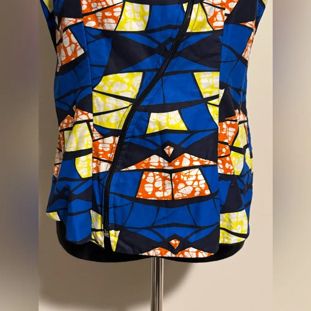 EUC Unbranded Blue, Yellow, and Orange Geometric Women's Top size small - Image 6