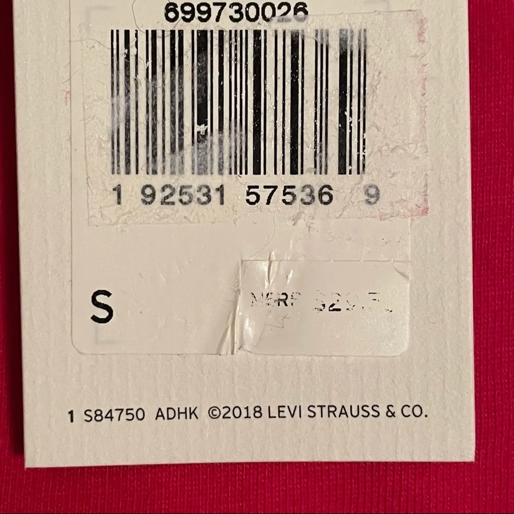 Levi’s Women’s Cotton Cropped Graphic Print Tee - Image 9