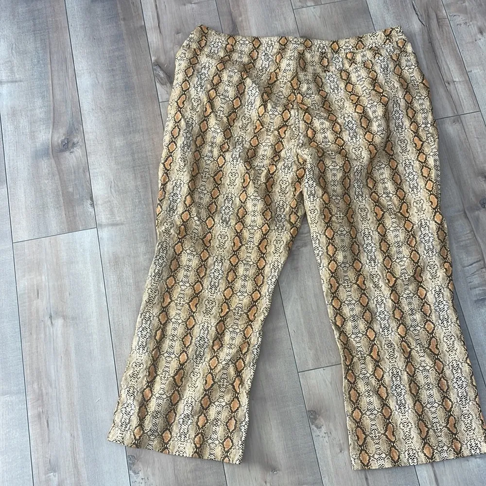 ASOS DESIGN Kick Flare Snake Vinyl Cropped Pants Sz 14 - Image 9