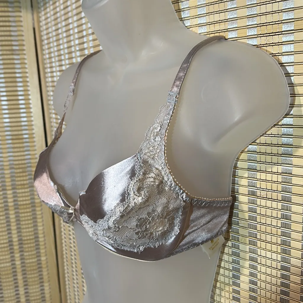 Victoria’s Secret Gold Label 1980s/1990s Gold Satin Lace Underwire Brand 34B - Image 3