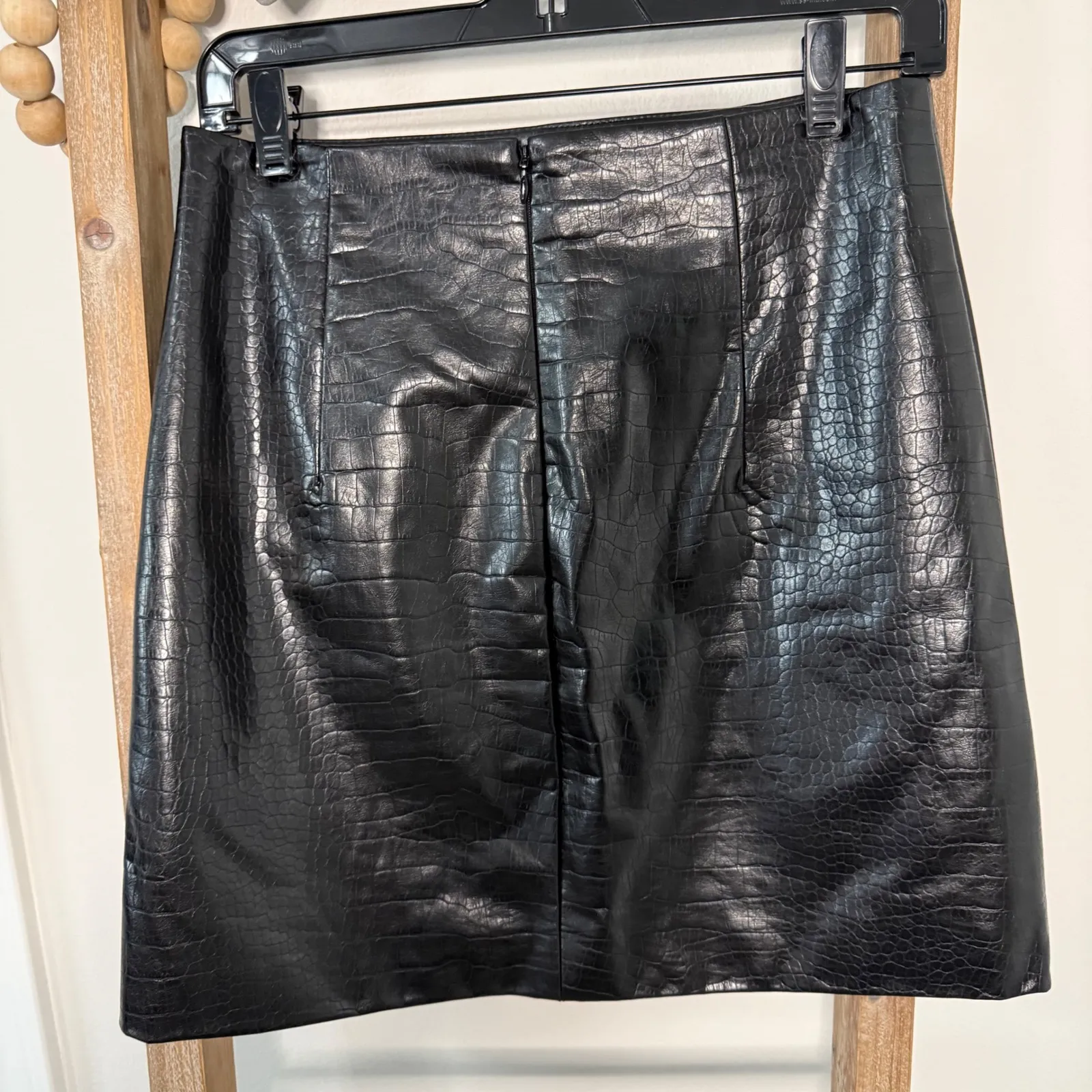 Astr‎ Black Faux Leather Mini Skirt Size Small - Image 4