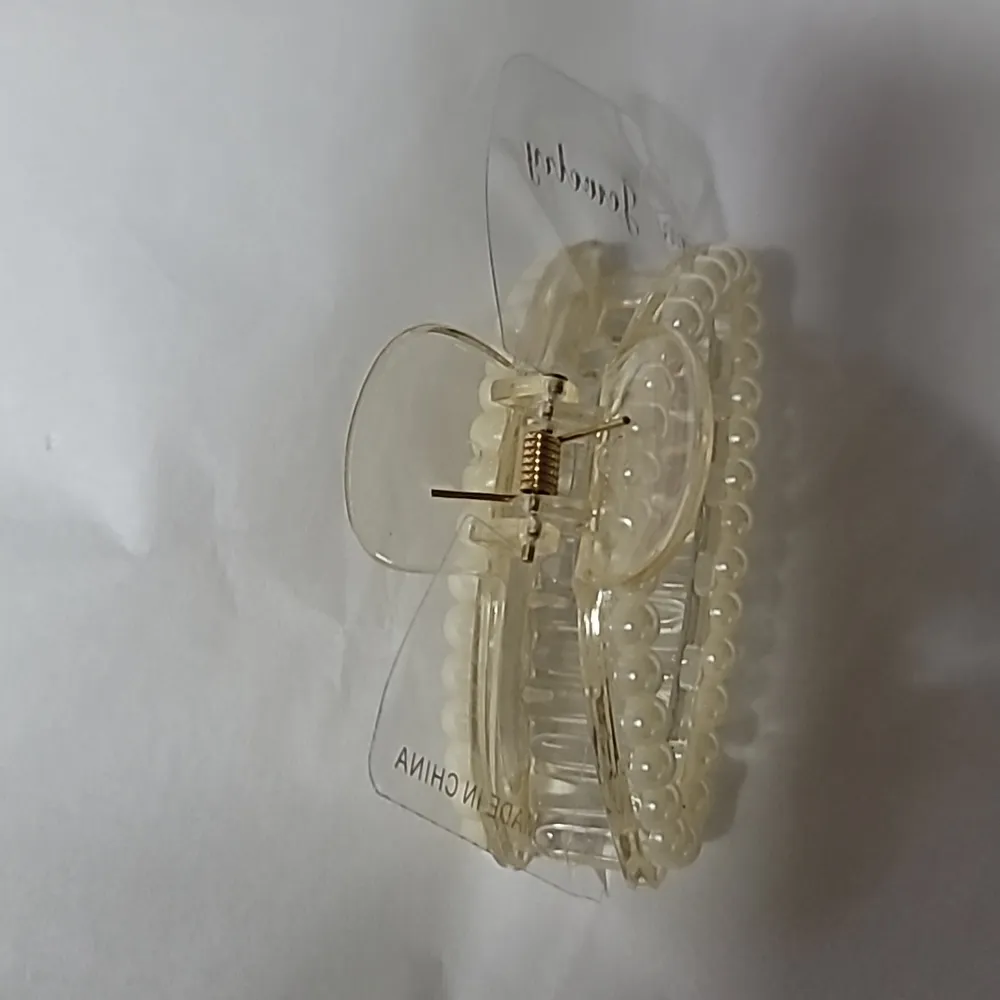 Pearl Hair CLAW Clip White - Image 2